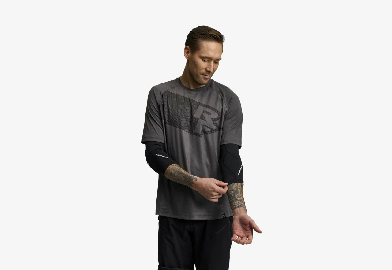 Charge Elbow 3 Charge Elbow – Bild 3